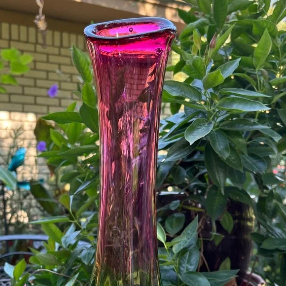1950's 16" Pink and Green Glass Art Vase - Picture 4 of 9